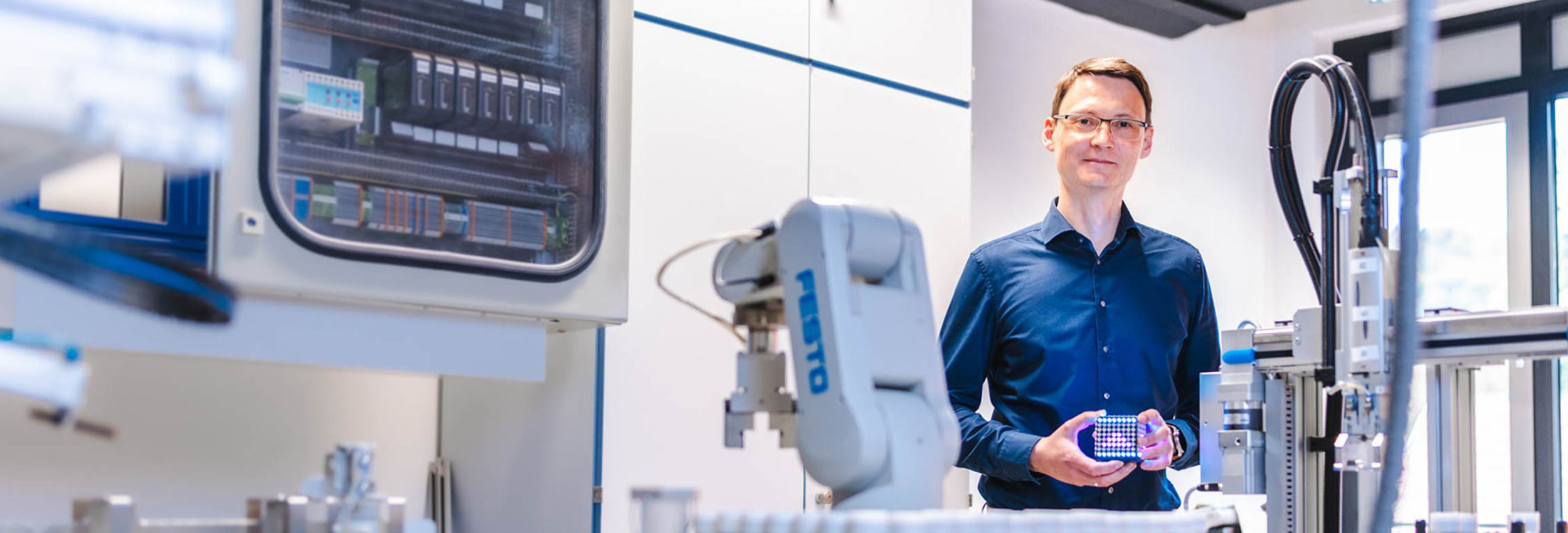 Prof. Dr. René Schenkendorf works as a HAW professor at the Harz University of Applied Sciences